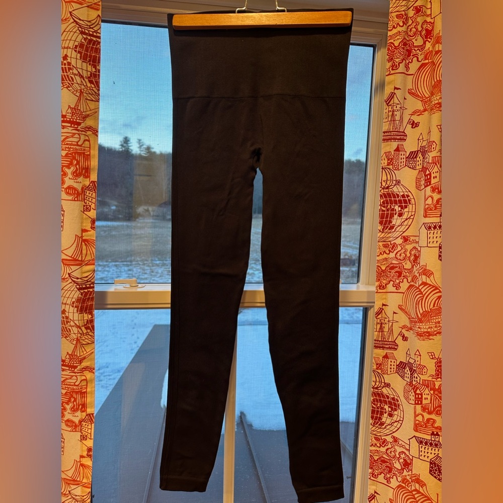 EUC Spanx Black Legging size M